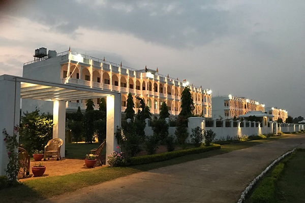 Brahmasthan, Indien, Gästehäuser